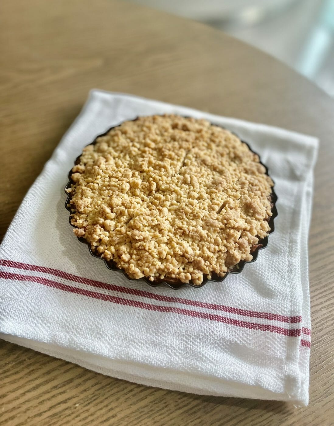 air fryer biscoff apple crumble